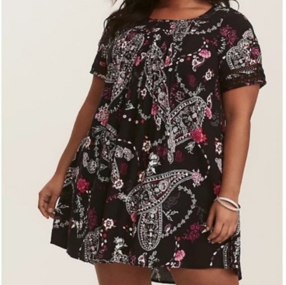 torrid Dresses & Skirts - Torrid pink and black floral trapeze dress